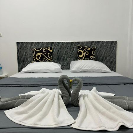 Black Sweet Homestay Dua กิลิไอร์ ภายนอก รูปภาพ