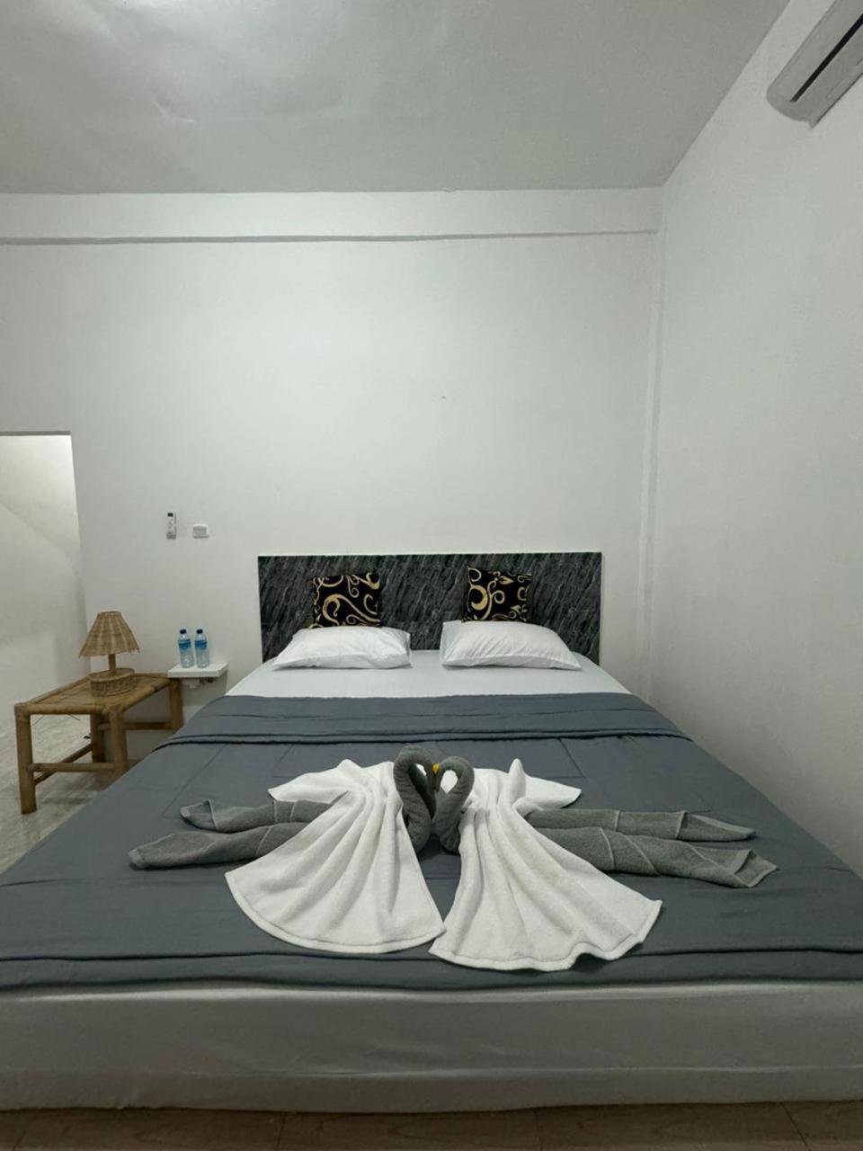 Black Sweet Homestay Dua กิลิไอร์ ภายนอก รูปภาพ