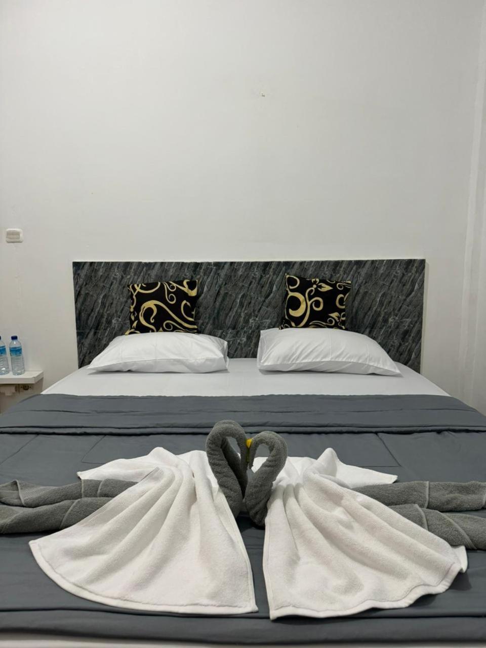 Black Sweet Homestay Dua กิลิไอร์ ภายนอก รูปภาพ