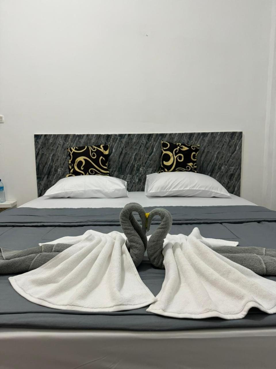 Black Sweet Homestay Dua กิลิไอร์ ภายนอก รูปภาพ