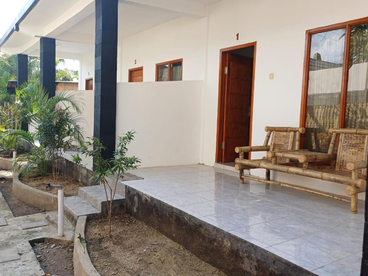 Black Sweet Homestay Dua กิลิไอร์ ภายนอก รูปภาพ